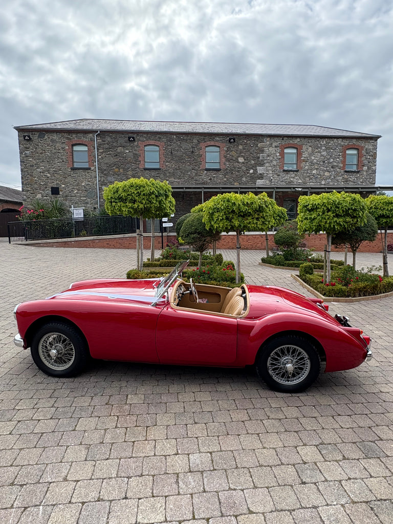 MGA Roadster - RED