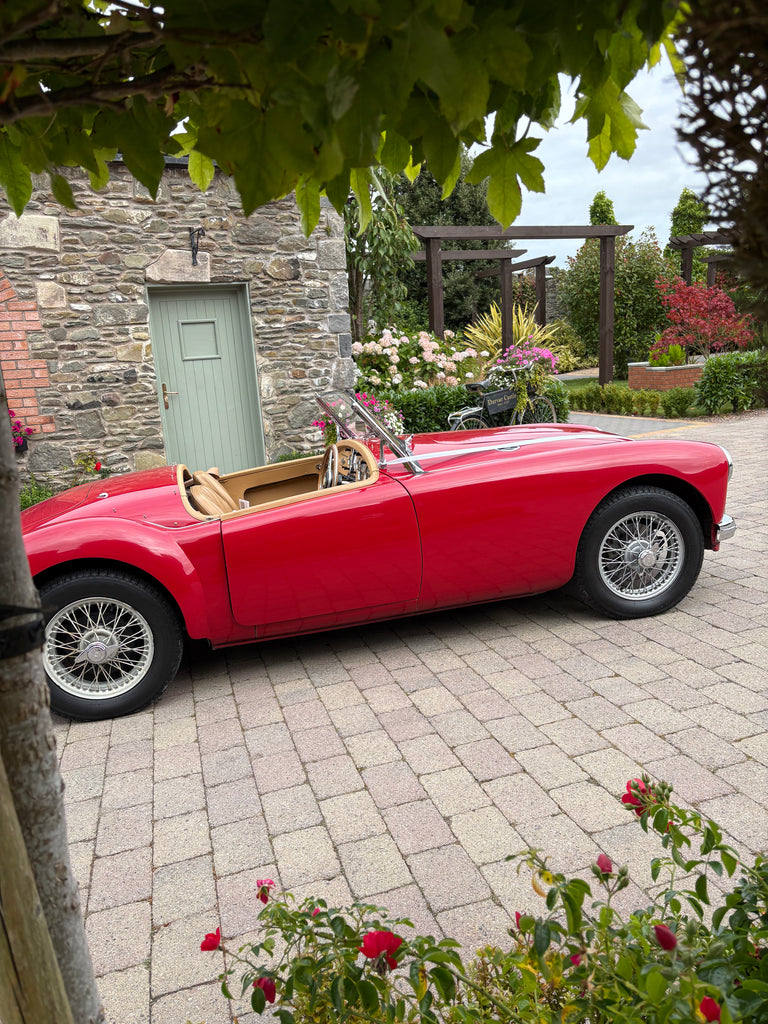 MGA Roadster - RED