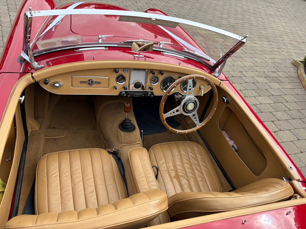 MGA Roadster - RED