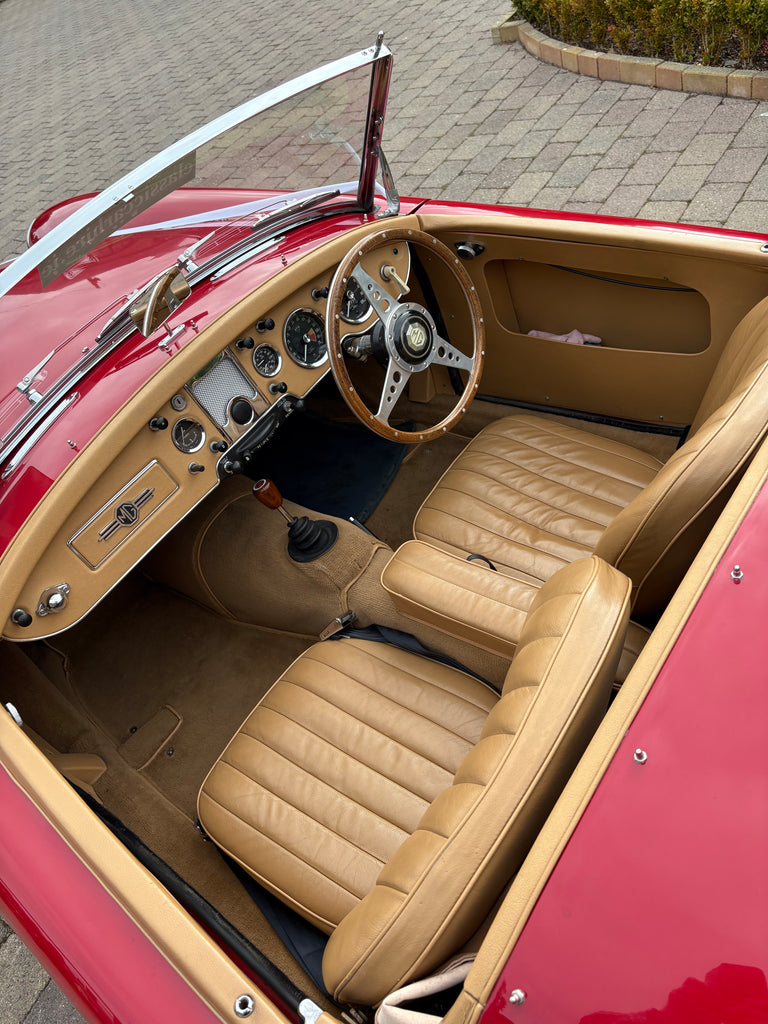 MGA Roadster - RED