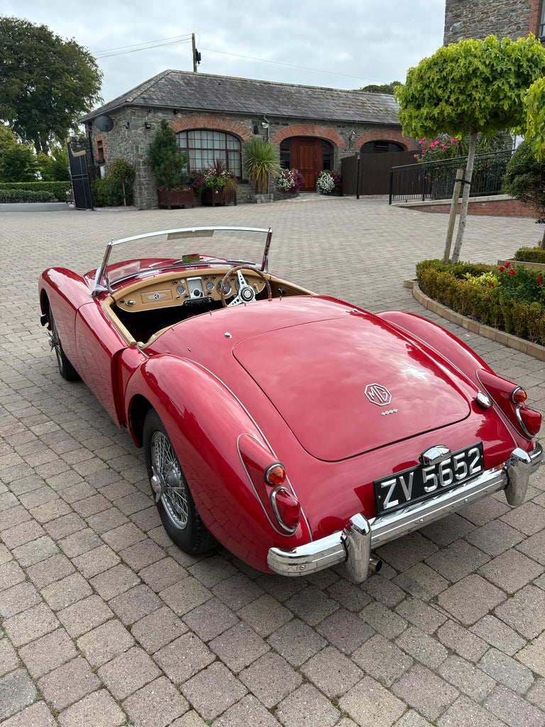 MGA Roadster - RED
