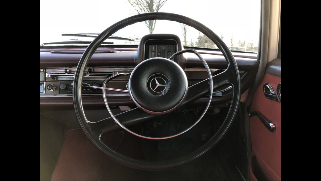Mercedes 230S Fintail