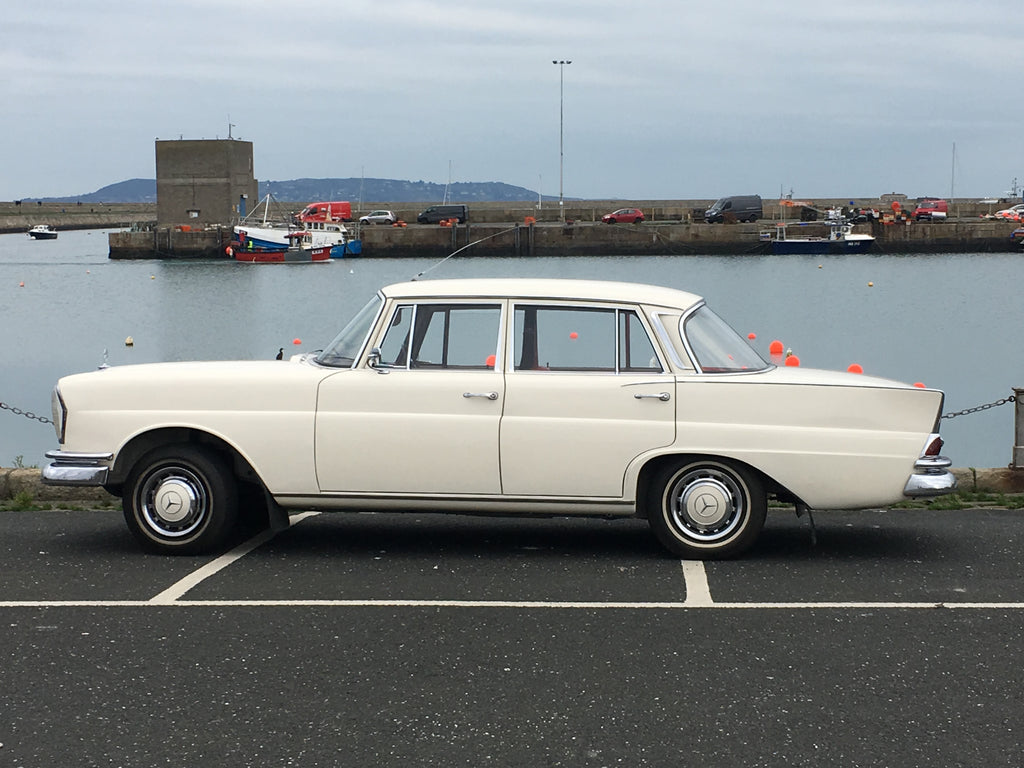 Mercedes 230S Fintail